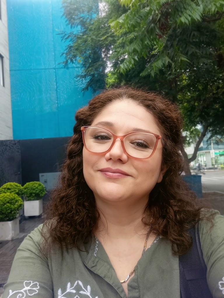 Katherine Estrada Aguirre al aire libre